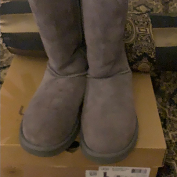 Ugh Boots Classic Tall - Picture 3 of 6